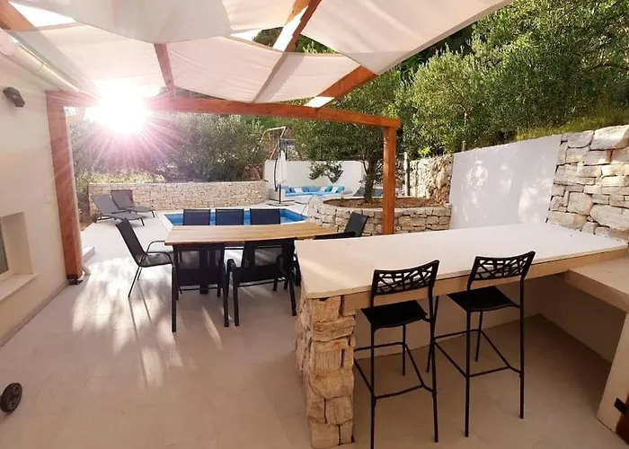 Olive Tree Village Heated Pool And Close To The *