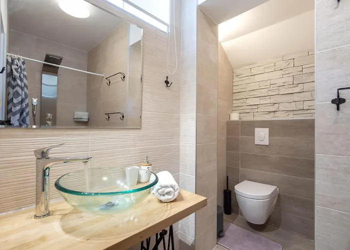 Olive Tree Village Heated Pool And Close To The