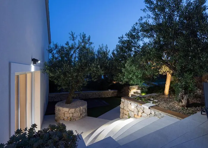 Olive Tree Village Heated Pool And Close To The بيساك