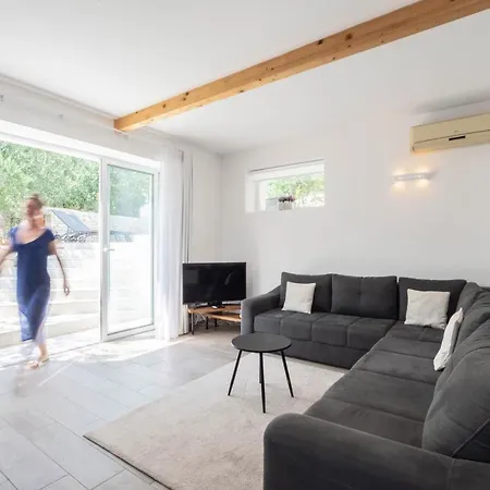 Villa Olive Tree Village Heated Pool And Close To The Pisak