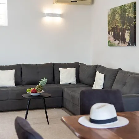 Olive Tree Village Heated Pool And Close To The Pisak