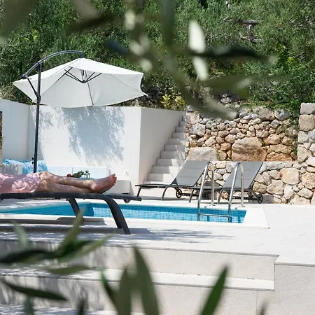 Olive Tree Village Heated Pool And Close To The Vila