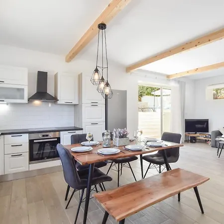 Olive Tree Village Heated Pool And Close To The