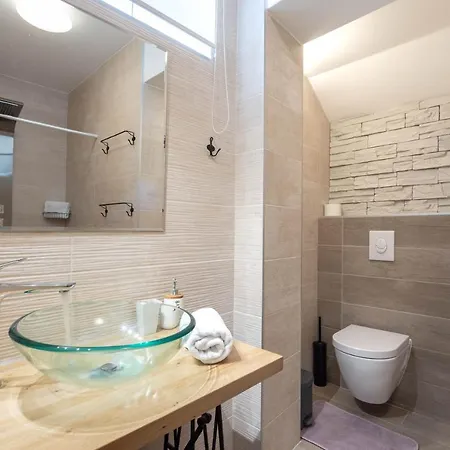 Olive Tree Village Heated Pool And Close To The