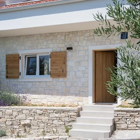 Villa Olive Tree Village Heated Pool And Close To The Pisak