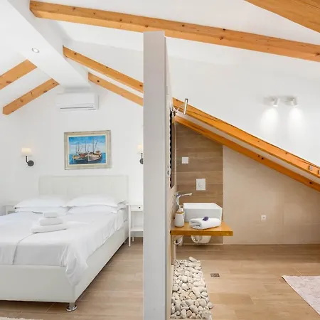 Olive Tree Village Heated Pool And Close To The Villa Pisak