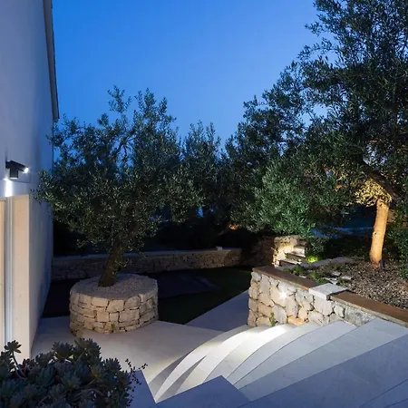 Olive Tree Village Heated Pool And Close To The Pisak