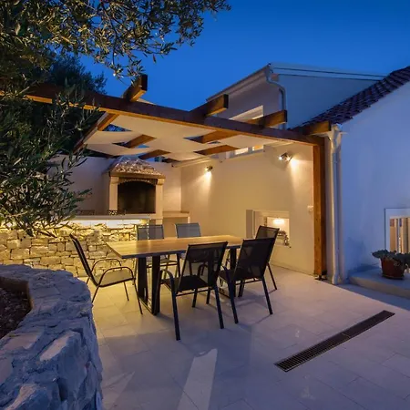 Olive Tree Village Heated Pool And Close To The Villa Pisak