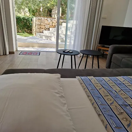 Olive Tree Village Heated Pool And Close To The *