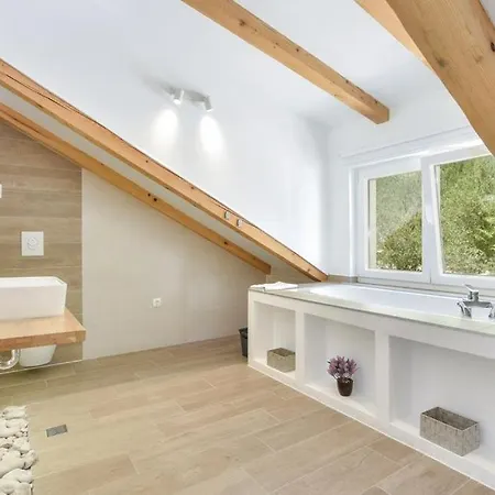 Olive Tree Village Heated Pool And Close To The Pisak