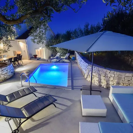 Villa Olive Tree Village Heated Pool And Close To The